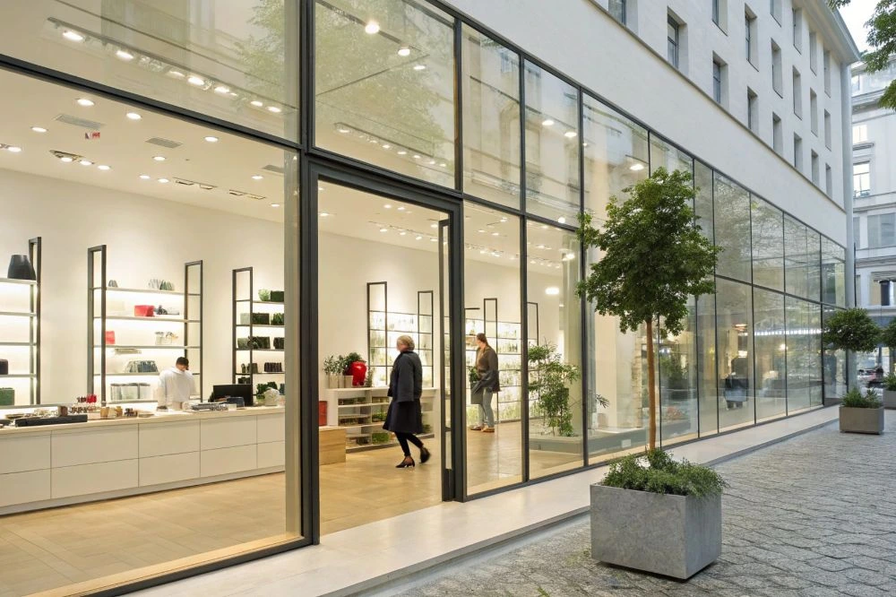 Vitrine sur mesure pour commerce en Occitanie